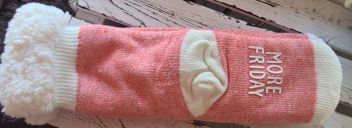 Flauschsocken für warme Füße zuhause " Less Monday/ More Friday, orange - British Moments / Fernweh-Kaufhaus