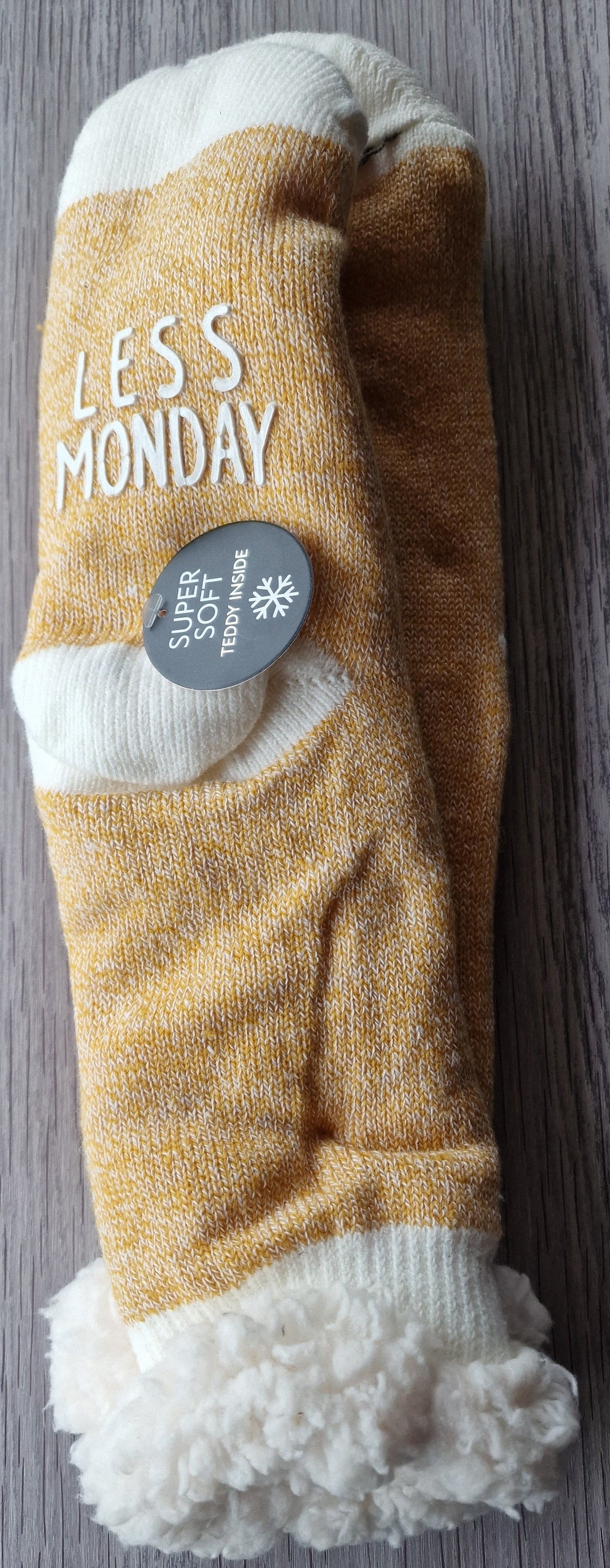 Flauschsocken für warme Füße zuhause " Less Monday/ More Friday, currygelb