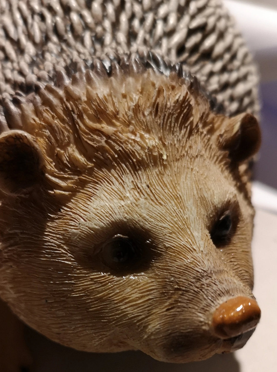 Garten Deko Igel  20cm-   mit liebevoll ausgearbeiteten Details. Ein Hingucker im Blumenbeet ! - British Moments