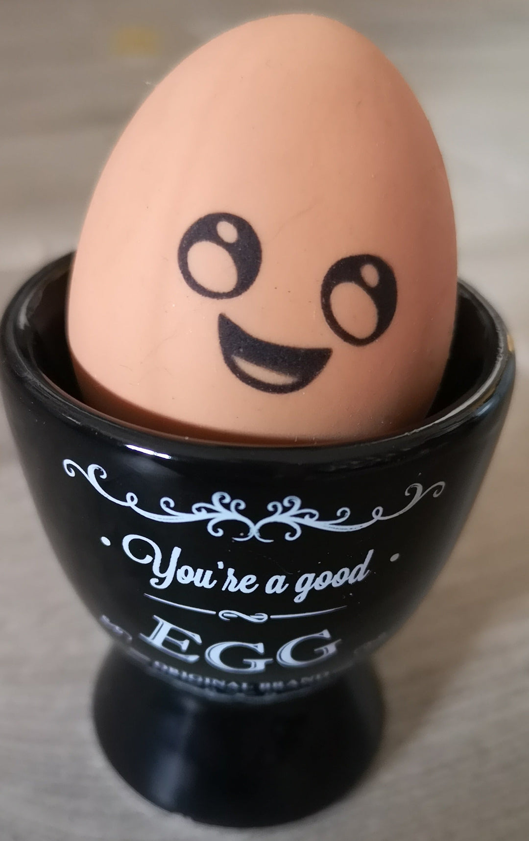 Geschenkset, 2-teilig Eierbecher Porzellan mit lustigem Hüpf-Ei - British Moments