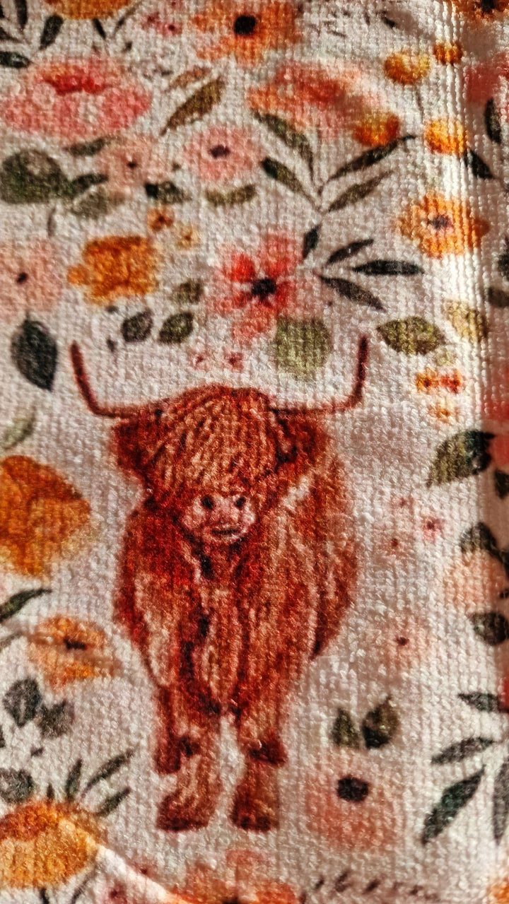 Geschirrtuch mit lustigen Highland Cow -Motiven. Zoom