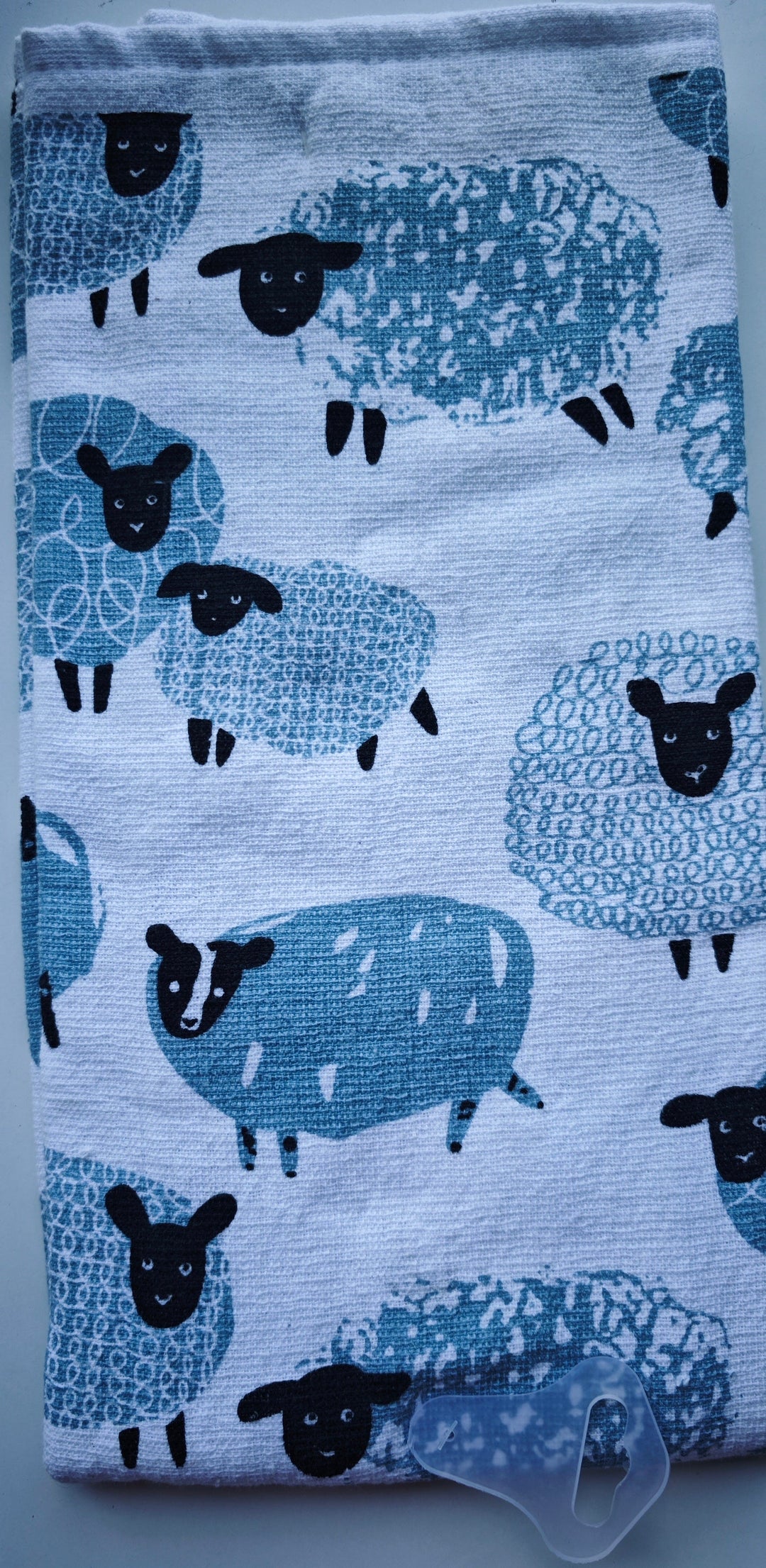 Geschirrtuch,  mit niedlichen Schaf-Motiven, weiß/hellblau