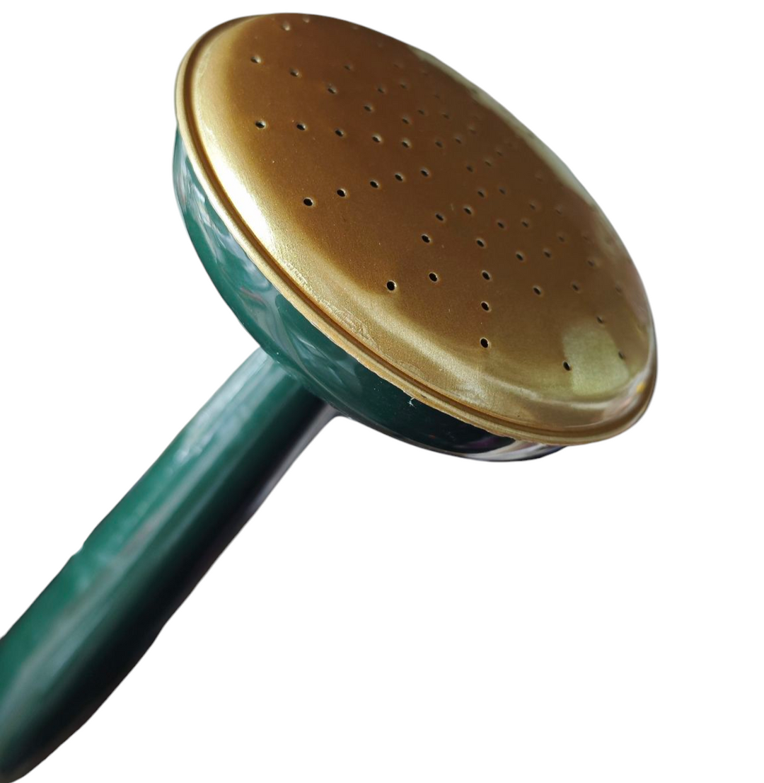 Gießkanne "Giesela " grün/gold. Pulverbeschichtetes Metall, Tülle gold