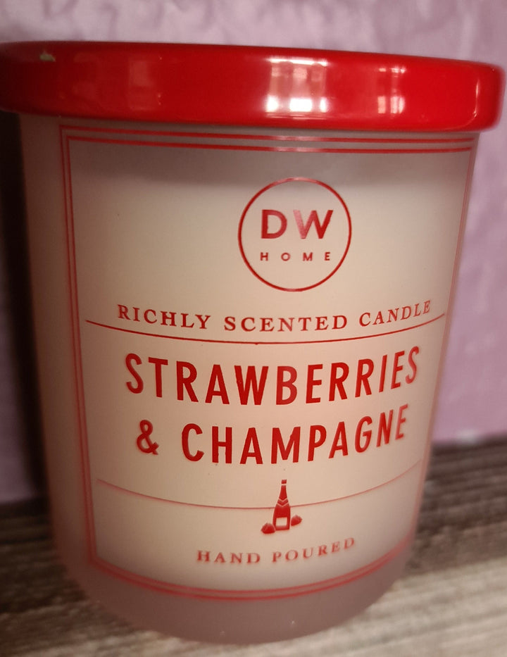 Handgegossene Duftkerze  "Strawberries & Champagne  ".  108 gr. - British Moments