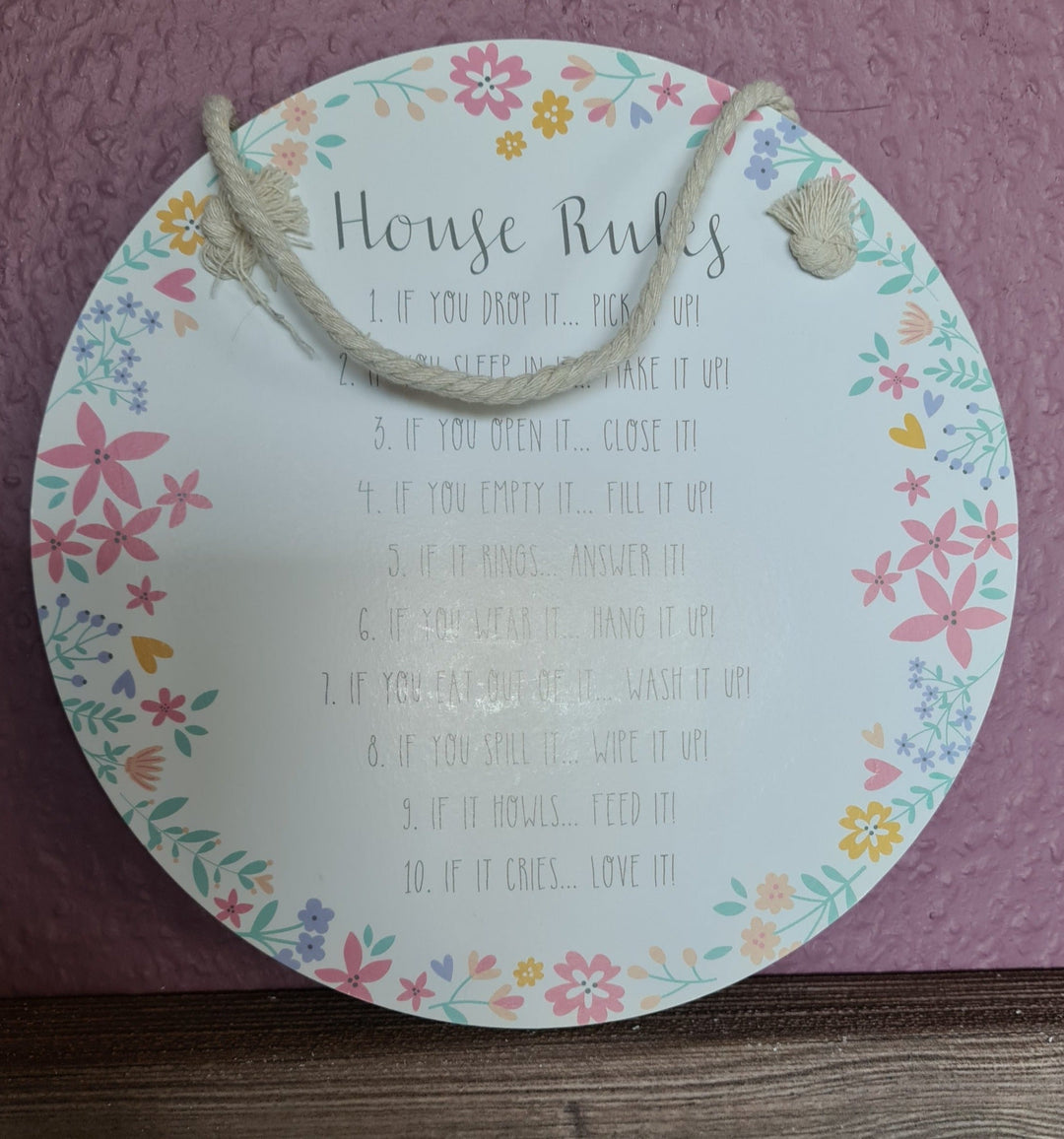 Holzschild, rund " House Rules " ca. 25 cm Durchmesser mit weißer Kordel - British Moments