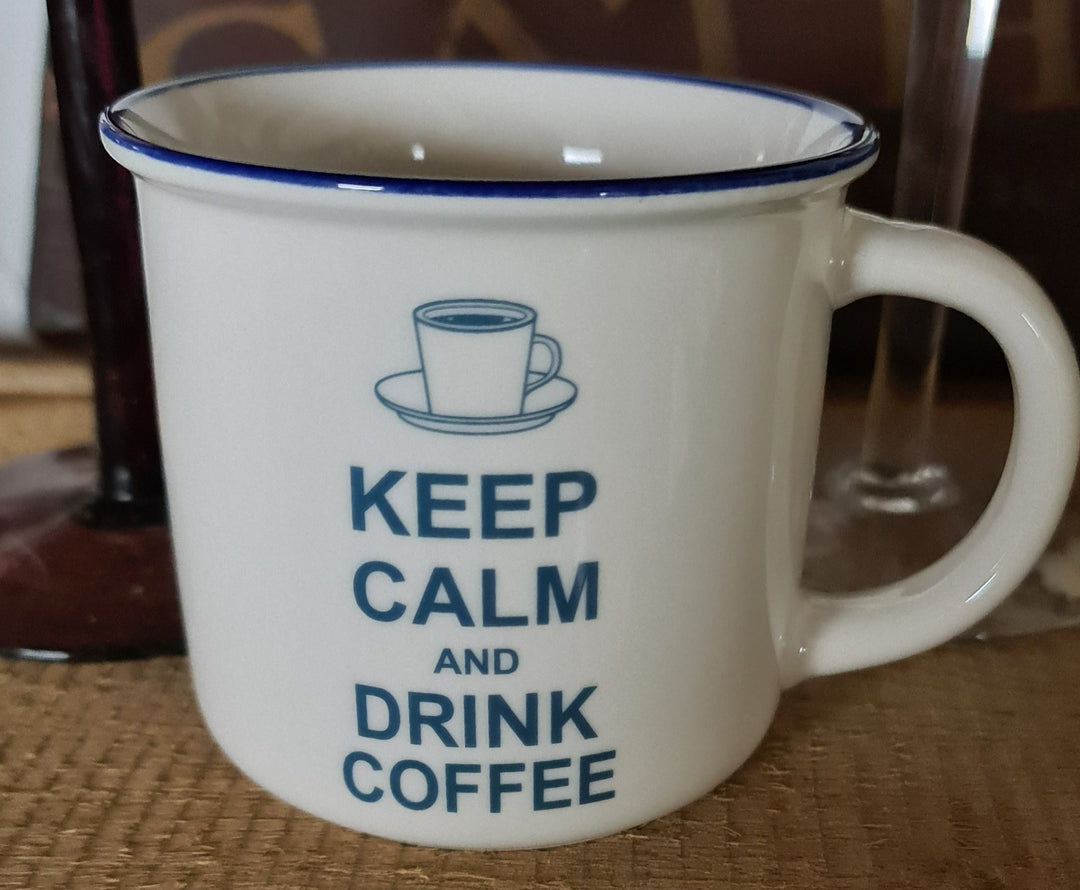 Kaffeebecher,  Keramik mit Beschriftung "Keep Calm and Drink Coffee" - British Moments