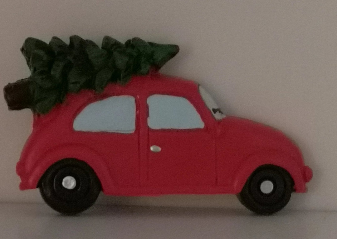 Kühlschrankmagnet rotes Auto mit Weihnachtsbaum - British Moments