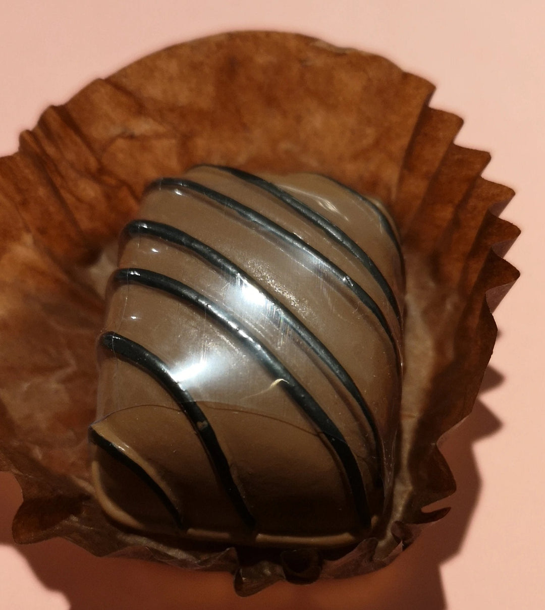 Lippenbalsam , in Form einer  Vollmilchschokoladen Praline (Variante 2) - British Moments