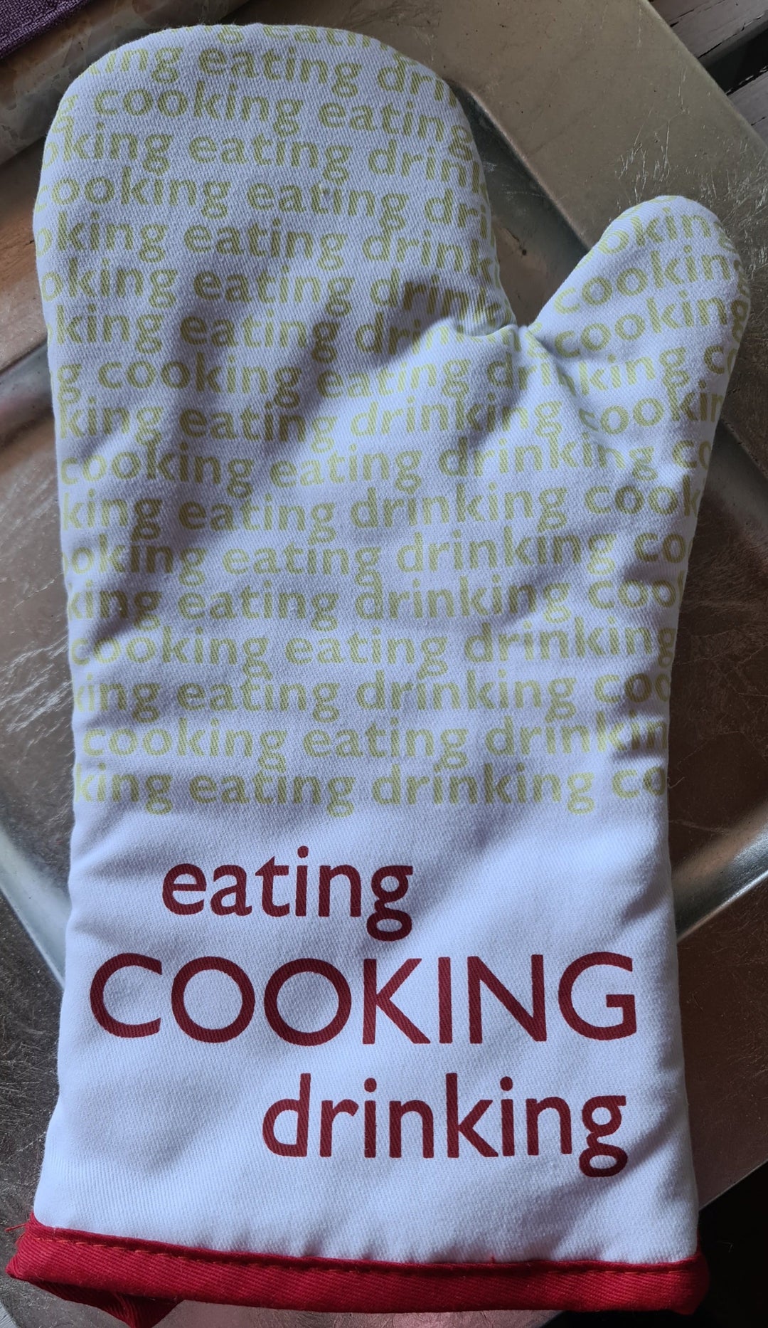 Ofenhandschuh einzeln, weiß mit Beschriftung "eating, cooking, drinking " - British Moments