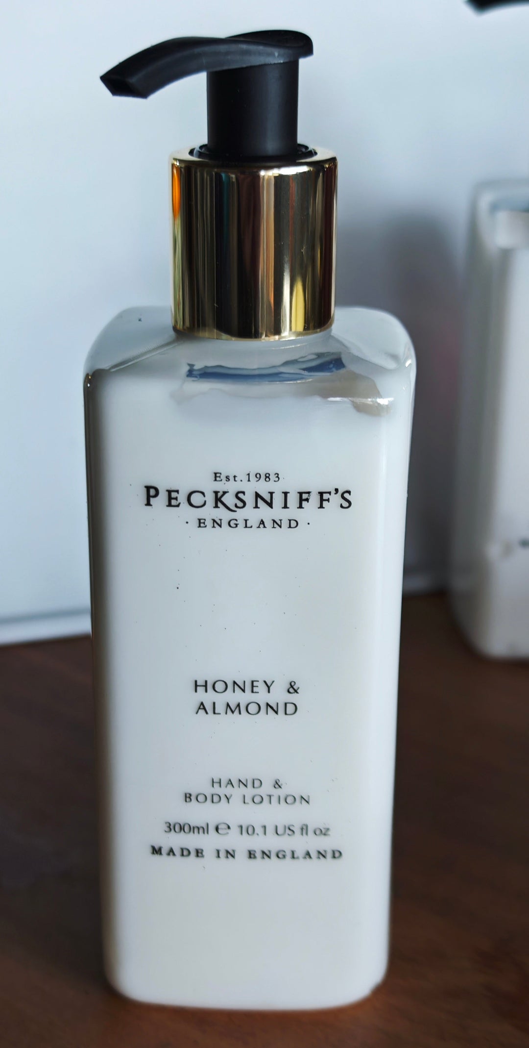 Pecksniff's "Honey & Almond" Hand & Body Lotion 300 ml