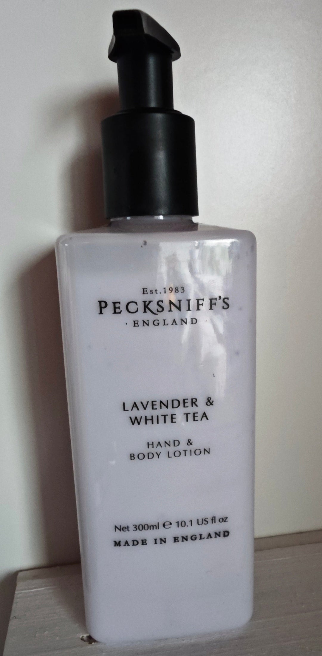 Pecksniff's Lavender & White Tea Moisturizing Hand & Body Lotion 300 ml