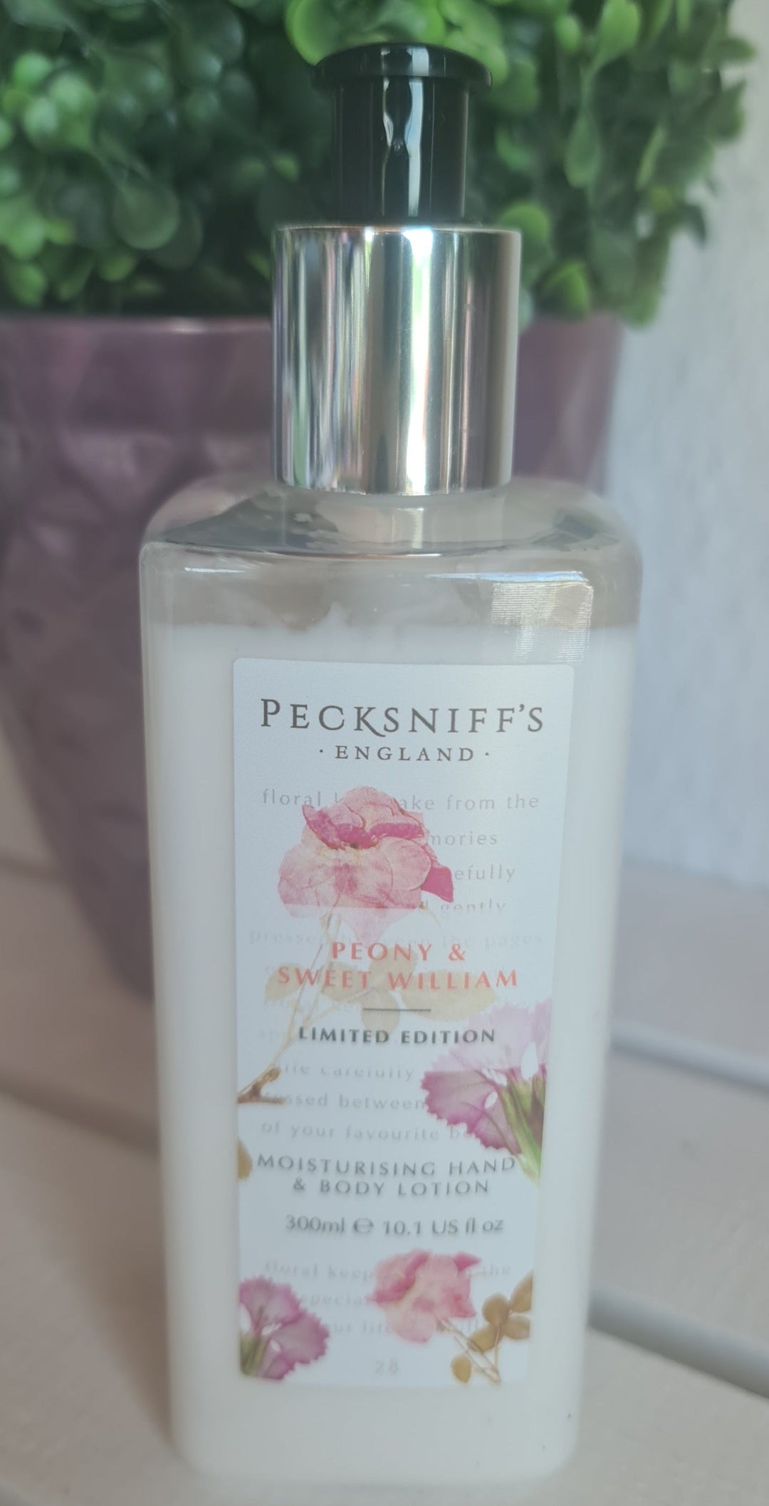 Pecksniff's Peony & Sweet William Hand & Body Lotion 300 ml - British Moments / Fernweh-Kaufhaus