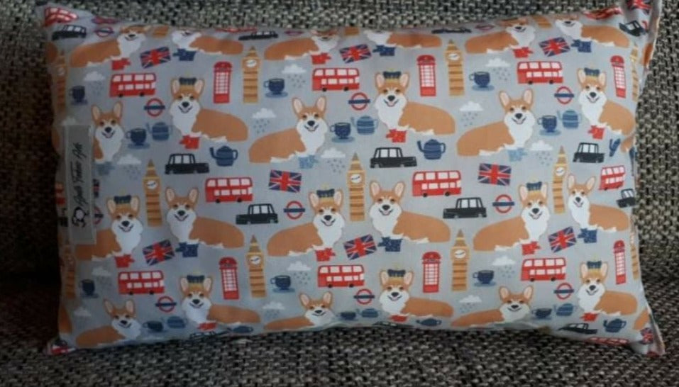 Reisekissen Motiv "Corgis & Co " , grau Größe 35cm  x 22 cm, Handarbeit - British Moments