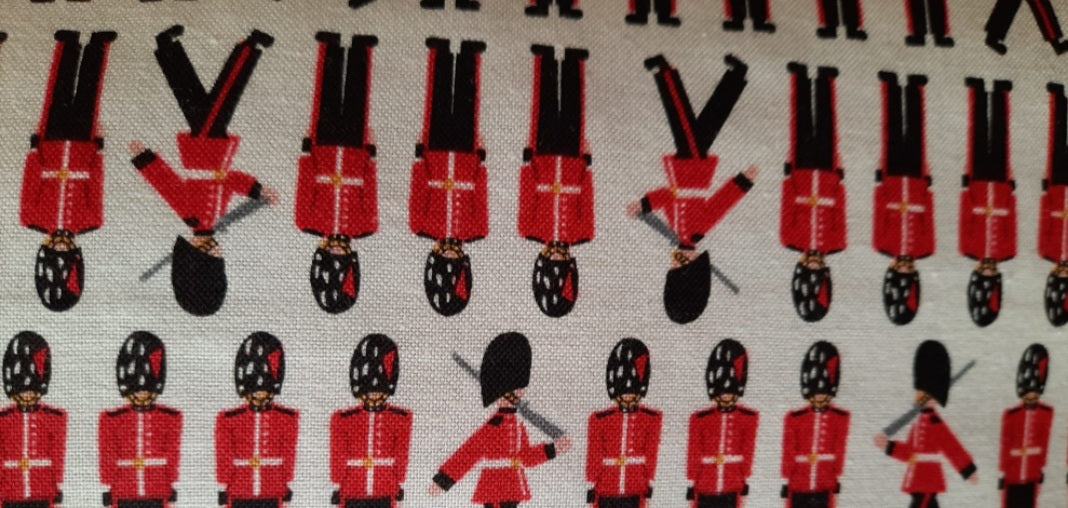 Kissen / Reisekissen Motiv "London Guards/Beefeater" , Handarbeit.British Moments / Fernweh-Kaufhaus
