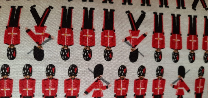 Kissen / Reisekissen Motiv "London Guards/Beefeater" , Handarbeit.British Moments / Fernweh-Kaufhaus