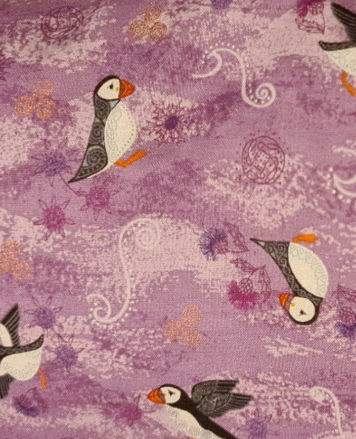 Kissen / Reisekissen Motiv "Puffins/Papageientaucher " , lila, Größe 35cm  x 22 cm, Handarbeit - British Moments / Fernweh-Kaufhaus