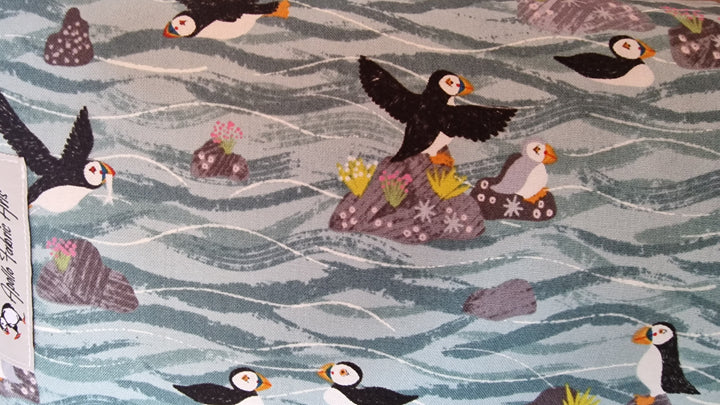 Kissen / Reisekissen Motiv "Puffins/Papageientaucher " , türkis /petrol Handarbeit