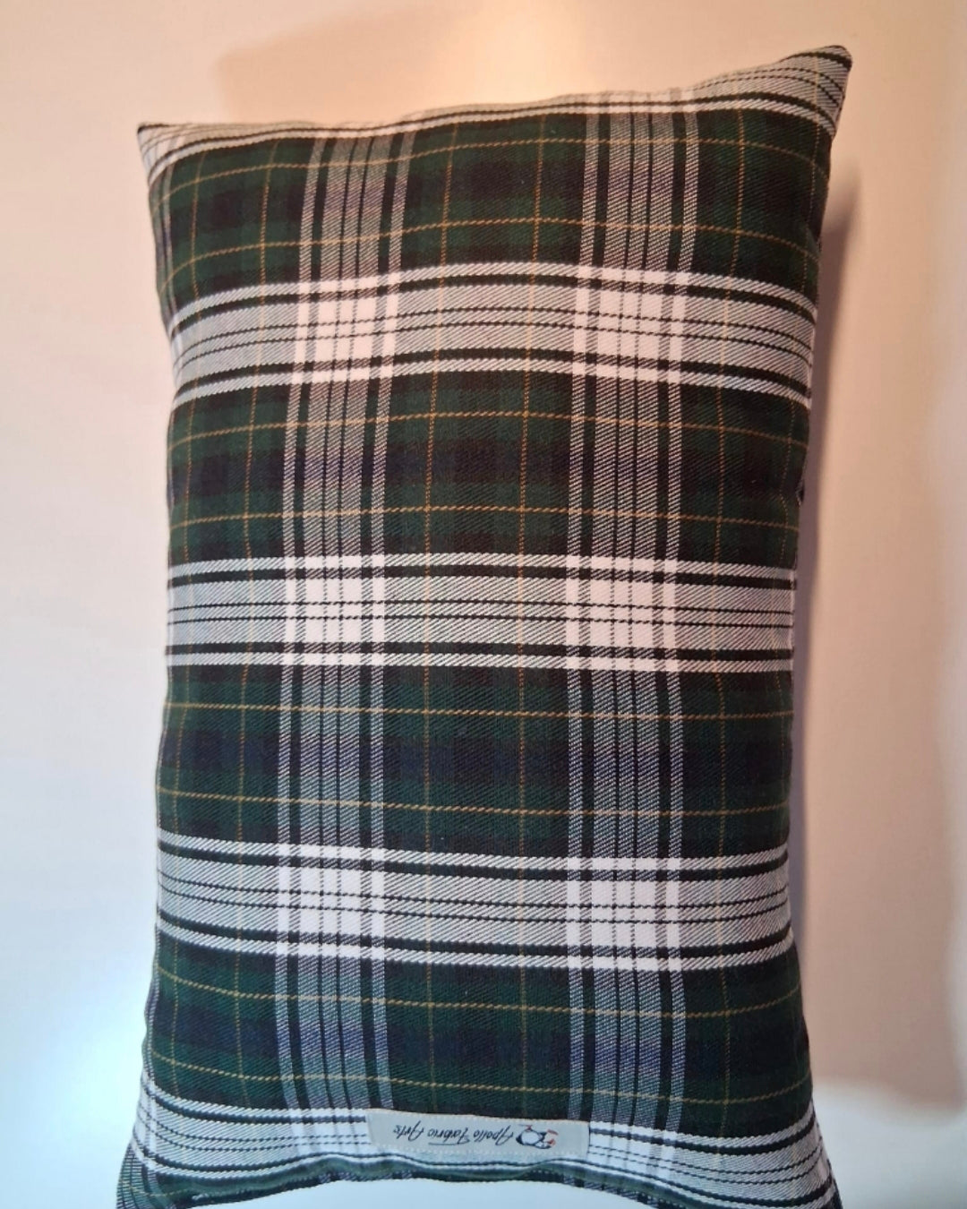 Reise-Kissen  "Tartan, hellbraun/ schwarz, weiß, rot ", Handarbeit