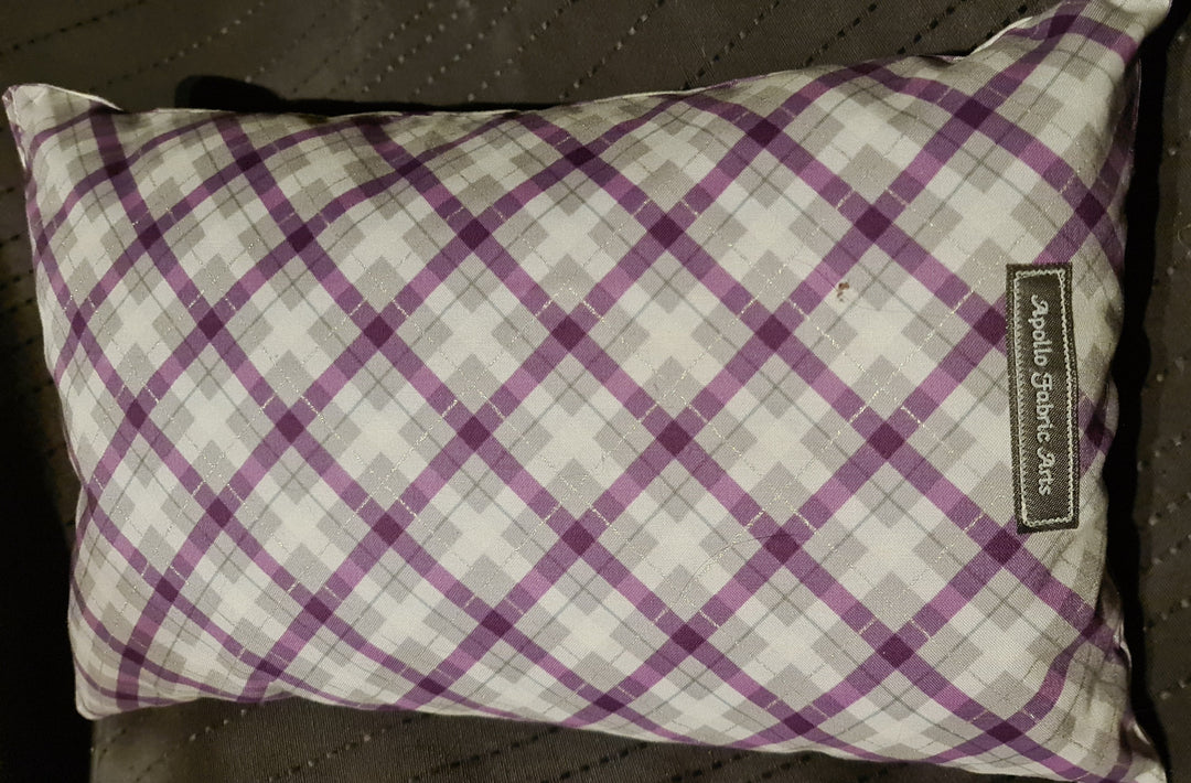 Reisekissen Motiv "Tartan,  lila  " Größe 35cm  x 22 cm, Handarbeit - British Moments