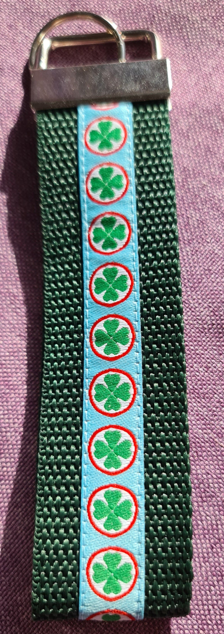 Schlüsselanhänger Motiv "Irland/Kleeblatt", dunkelgrün by Apollo Fabric Arts - British Moments