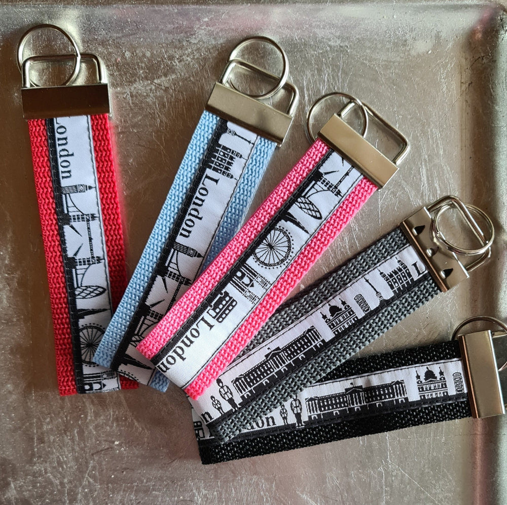 Schlüsselanhänger Motiv "London", hellblau by Apollo Fabric Arts - British Moments