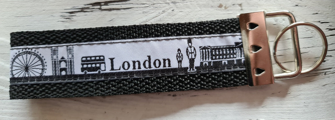 Schlüsselanhänger Motiv "London", schwarz by Apollo Fabric Arts - British Moments