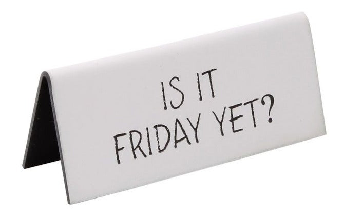 Schreibtisch Schild "Is it friday yet?" ,weiß,  Kunststoff ca. 10 cm - British Moments