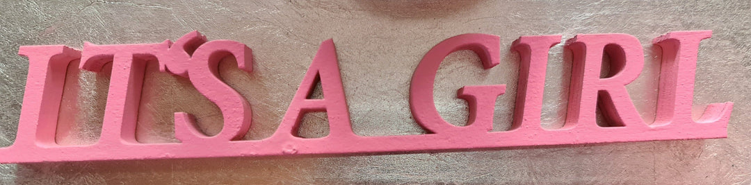 Schriftzug Holz "I'ts a girl " , rosa  ca. 15 cm  x 2 cm - British Moments
