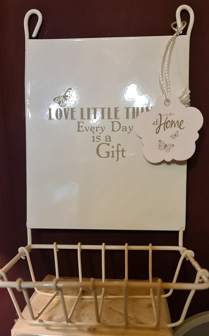 Seifenhalter- Körbchen  zum Aufhängen, Blech, weiß - British Moments / Fernweh-Kaufhaus