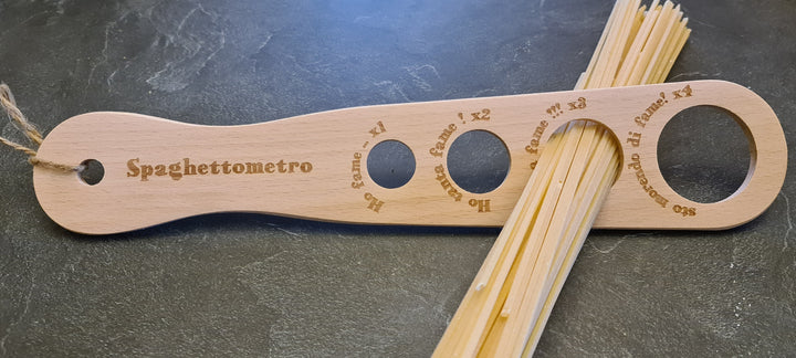 Spaghettometer aus Holz . Zum Abmessen der richtigen Spaghetti-Menge - British Moments / Fernweh-Kaufhaus