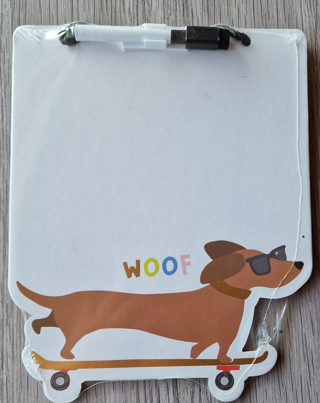 Tafel, Whiteboard mit Folienschreiber. "Dachshund, Woof " 
