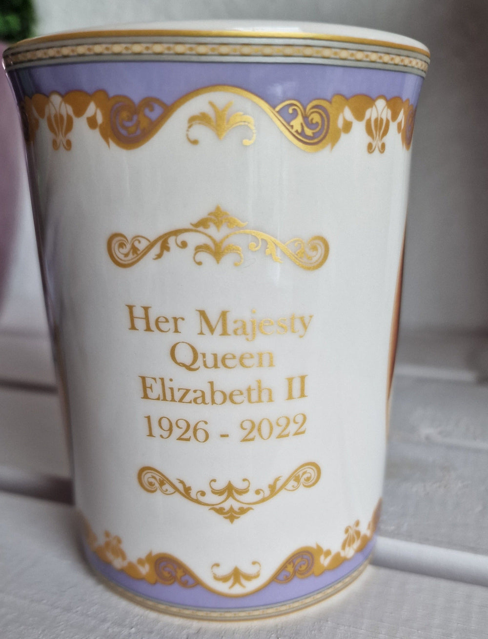 Tasse mit Queen Elisabeth. 1926-2022. Royal Heritage.