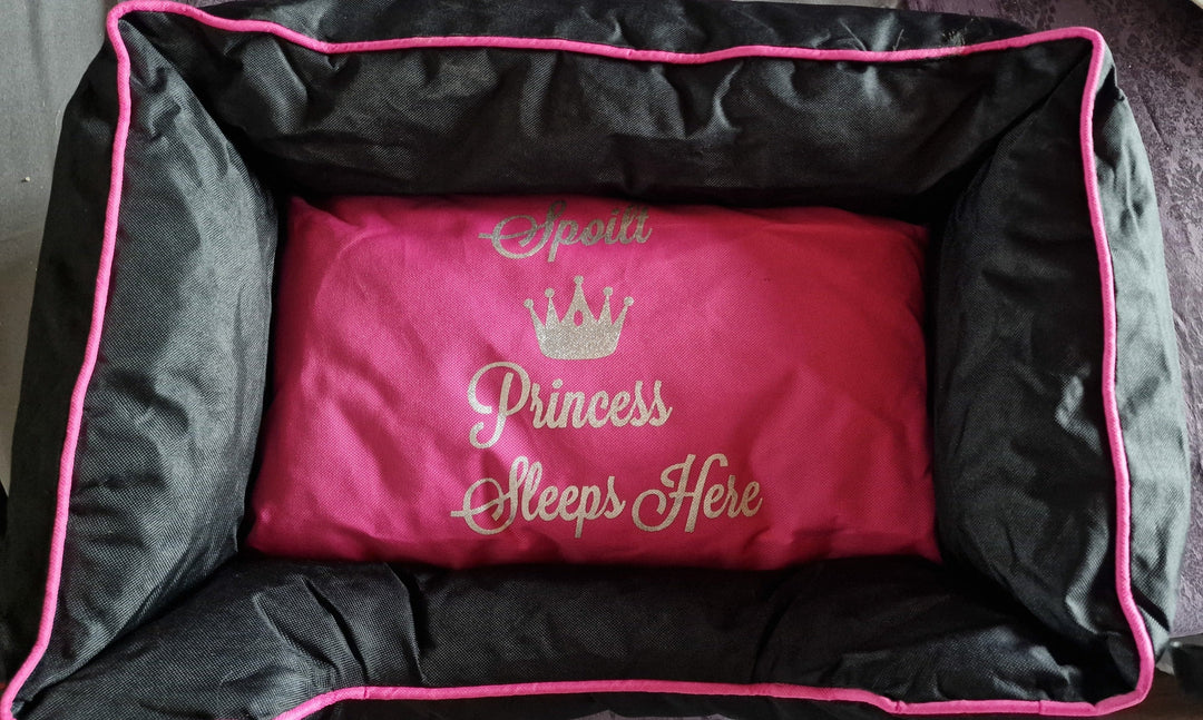 Tierbett für Hunde- oder Katzendamen  Motiv "Spoilt Princess sleeps here " - British Moments / Fernweh-Kaufhaus