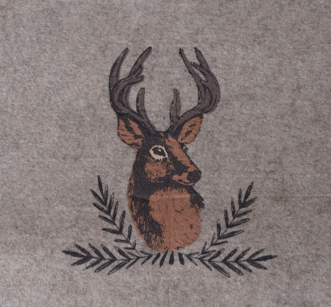 Tischläufer aus Filz , mit Hirschmotiv