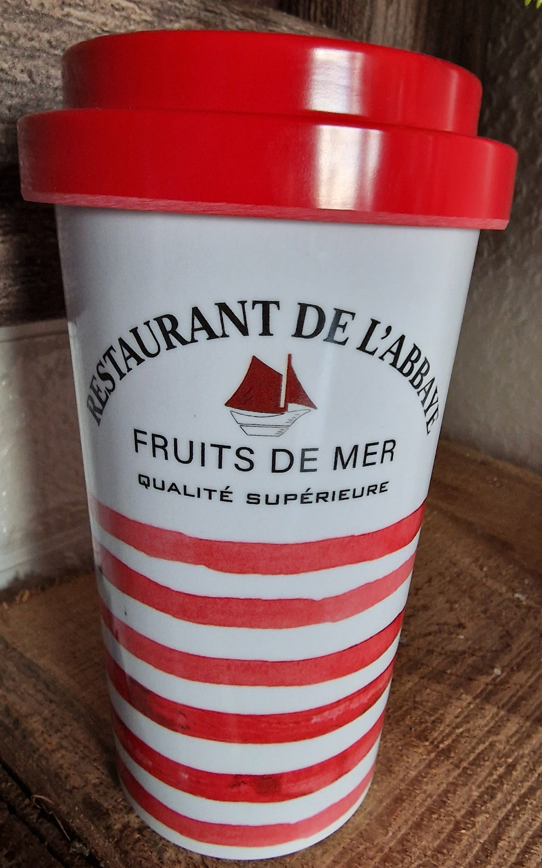 To Go Becher mit Deckel für unterwegs in schickem maritimen Design