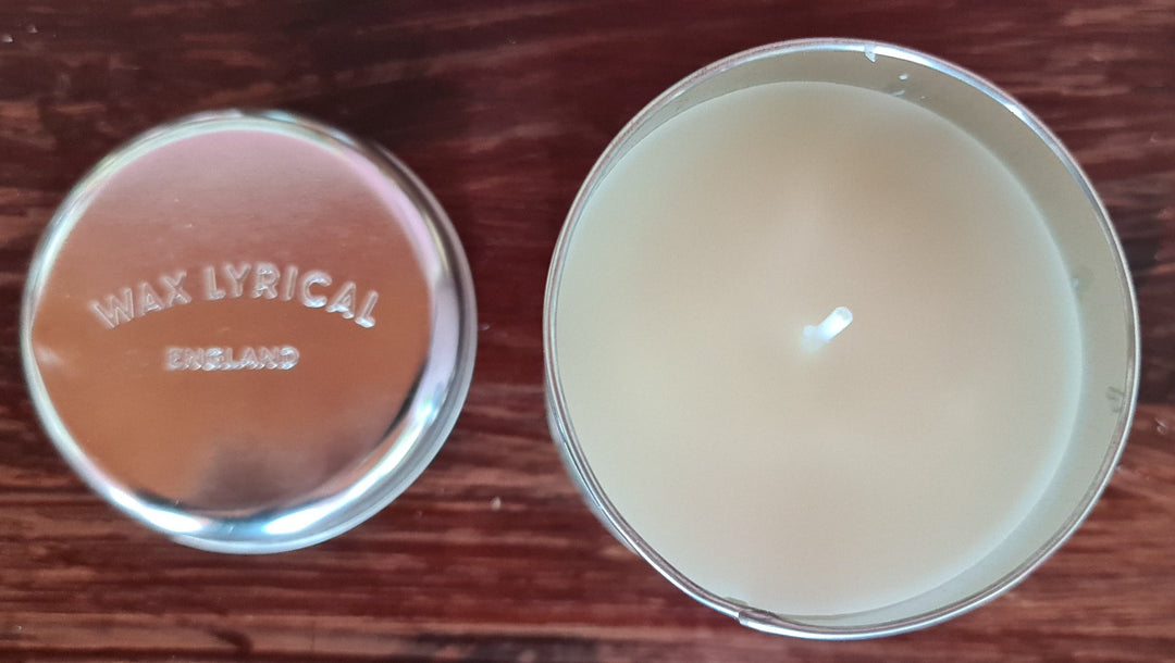 Wax Lyrical Duftkerze "Blueberry and Black Currant"  170 gr. in hübscher Blechdose - British Moments