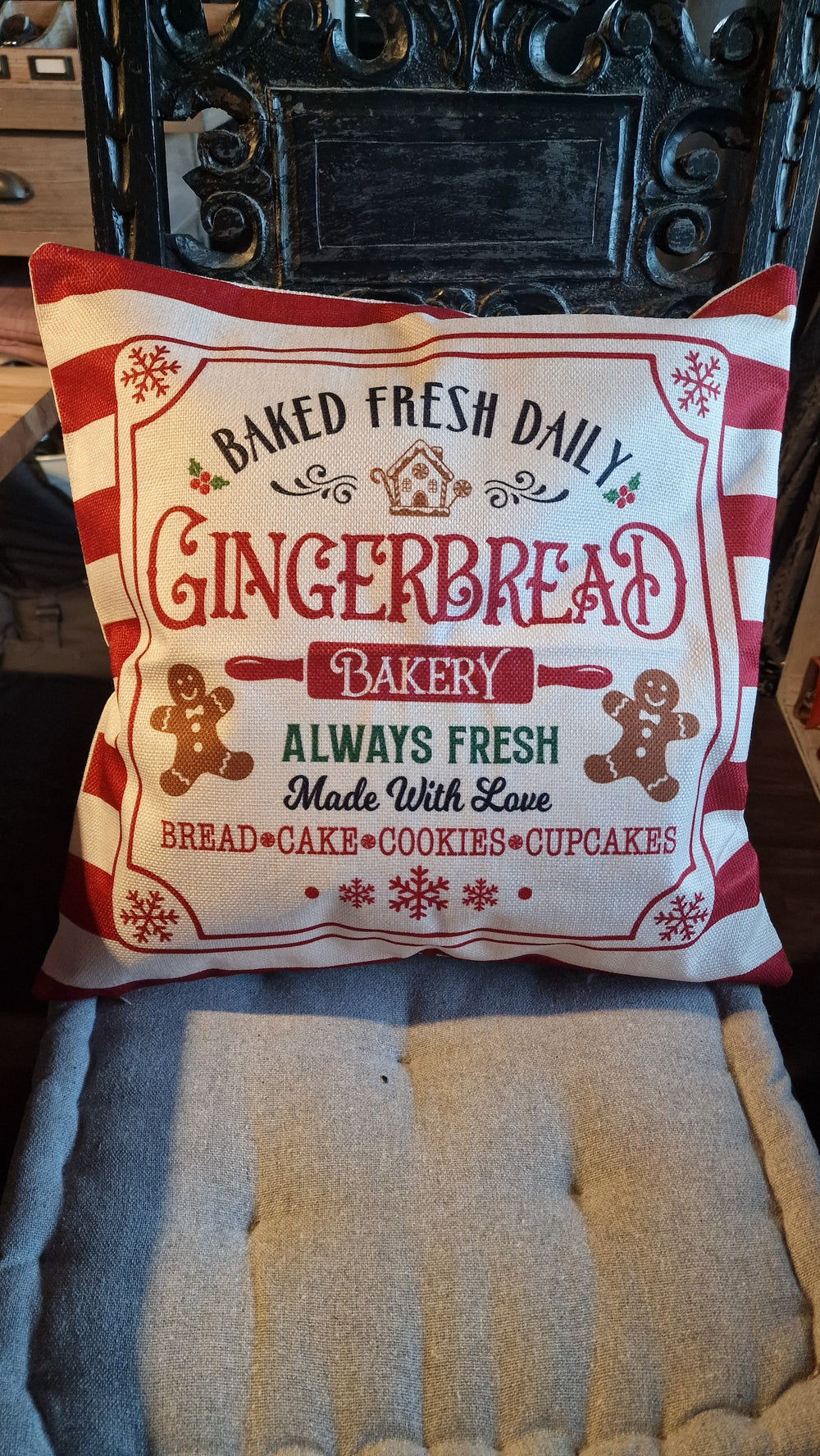 Weihnachtliches Dekokissen / Zierkissen ’Gingerbread - Baked fresh daily’ Linen cremeweiß - Home & Garden