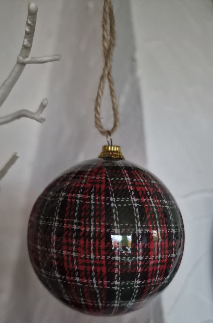 Weihnachtsbaumkugel Tartan-Style, Kunststoff , grün/rot