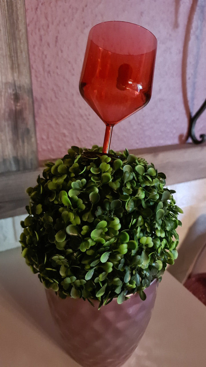 Weinglas- Erdspieß , Kunststoff, rot. Einfach in den Boden neben der Picknickdecke pieksen und kein  Glas fällt mehr um - British Moments