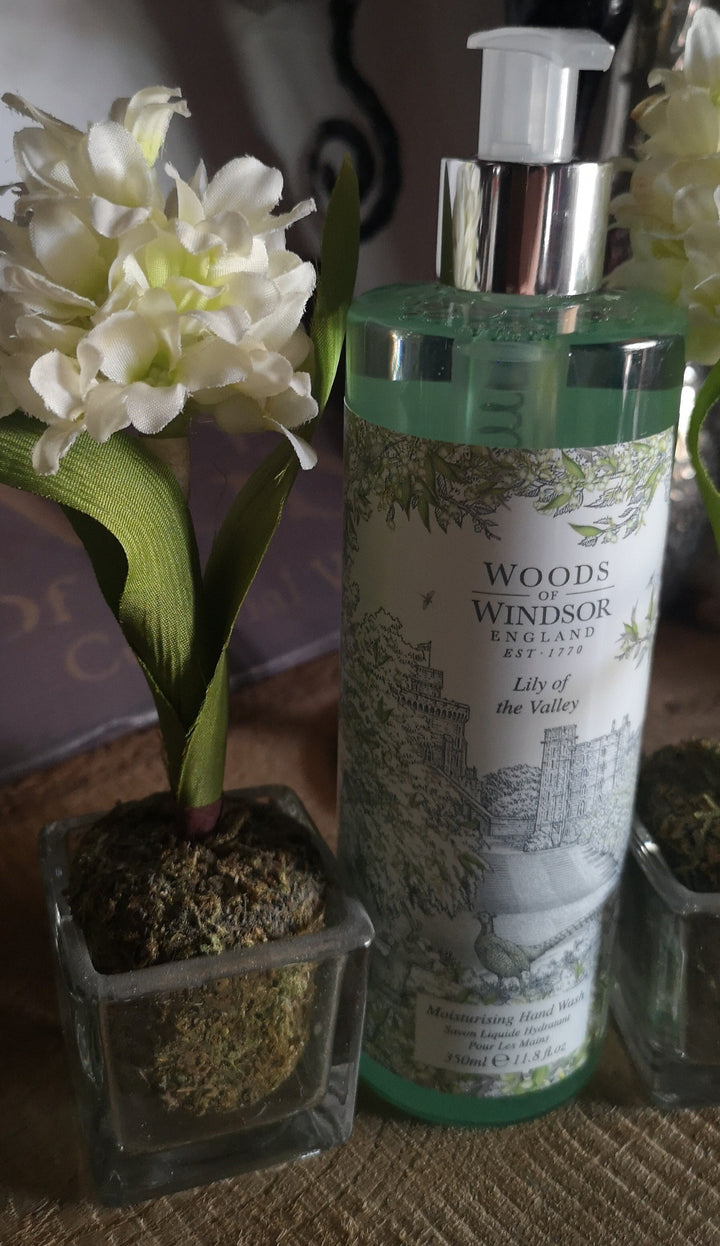 Woods of Windsor Flüssigseife " Lily of the Valley ", Seifenspender 350 ml - British Moments