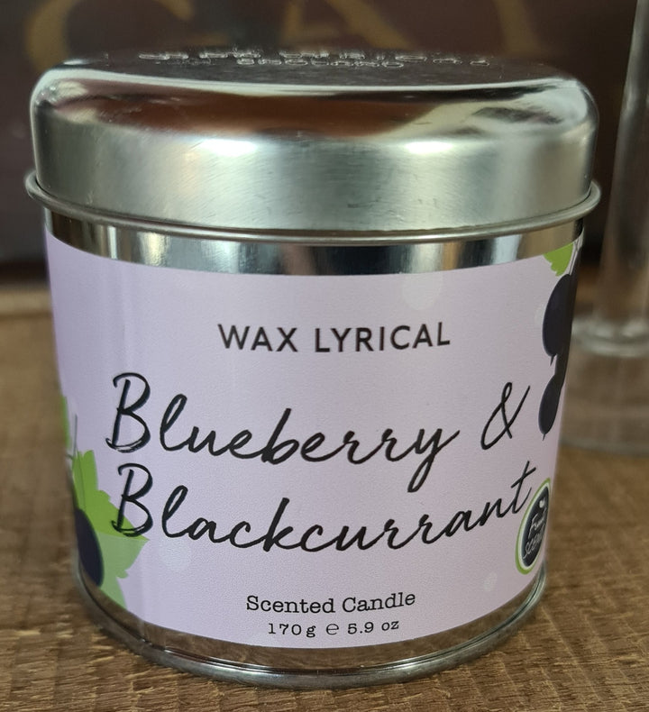 Wax Lyrical Duftkerze "Blueberry and Black Currant"  170 gr. in hübscher Blechdose - British Moments