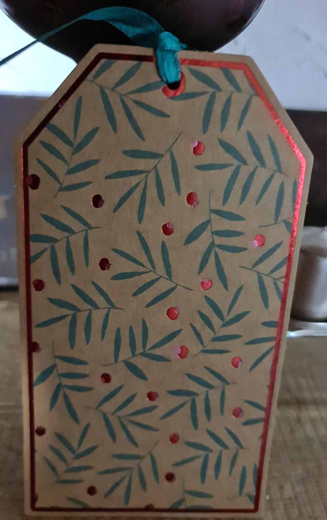 Geschenkanhänger , Papier Motiv "Zweige, weihnachtlich...." ca 16cm x 9 cm - British Moments