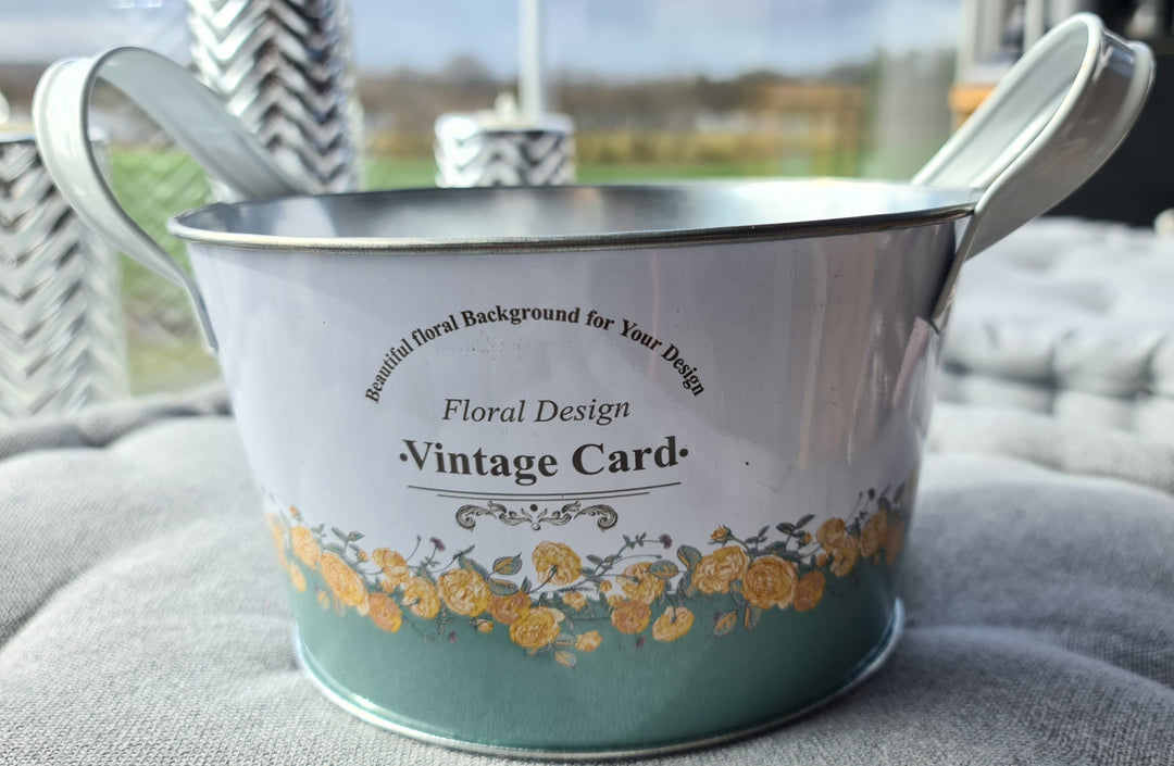 Übertopf, Blech, Gartendeko  mit Beschriftung " Vintage Card ". Beautiful floral Background for Your design" - British Moments