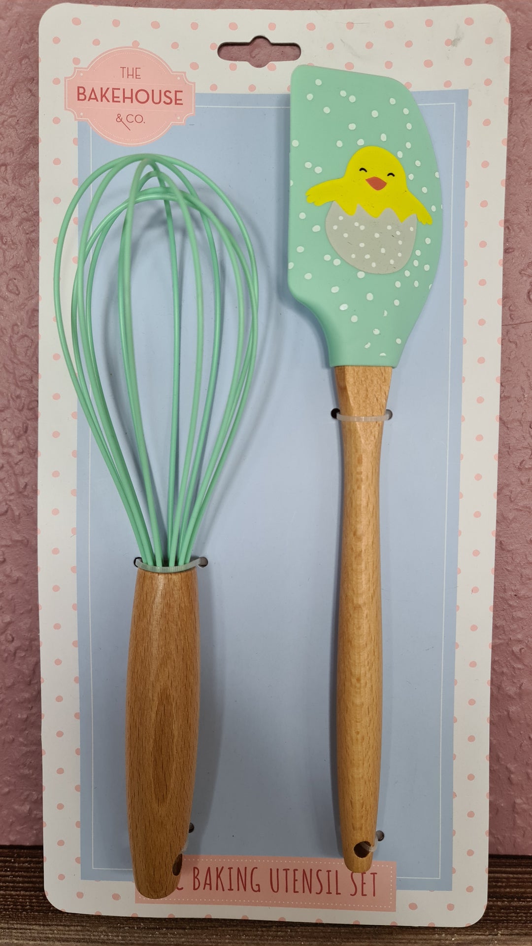 Set Teigschaber mit Schneebesen , groß , hellgrün mit Oster Motiv  von "The Bakehouse & Co " - British Moments
