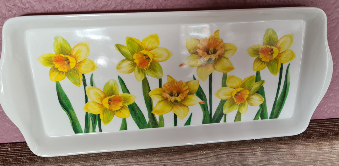 Tablett, weiß  mit Blümchen Dekor  "Daffodils"  ca .40 cm  x 18 cm - British Moments