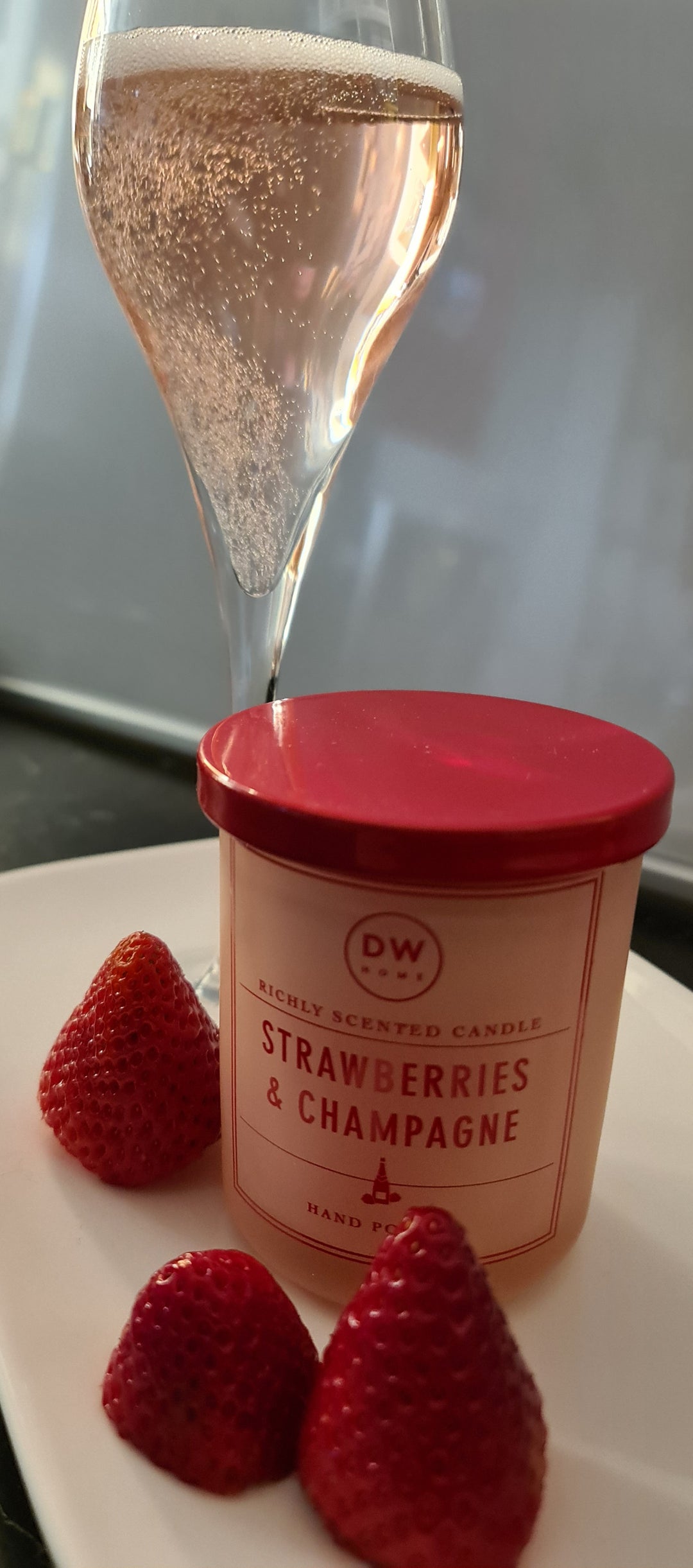 Handgegossene Duftkerze  "Strawberries & Champagne  ".  108 gr. - British Moments