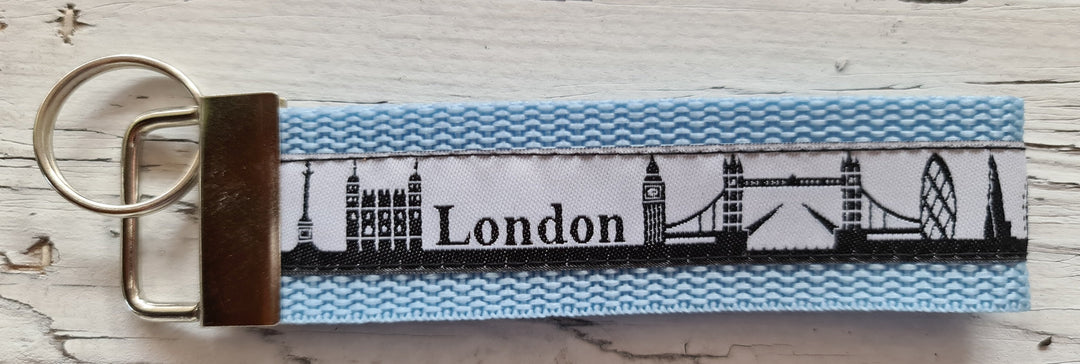 Schlüsselanhänger Motiv "London", hellblau by Apollo Fabric Arts - British Moments