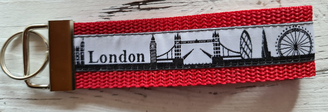 Schlüsselanhänger Motiv "London", rot  by Apollo Fabric Arts - British Moments