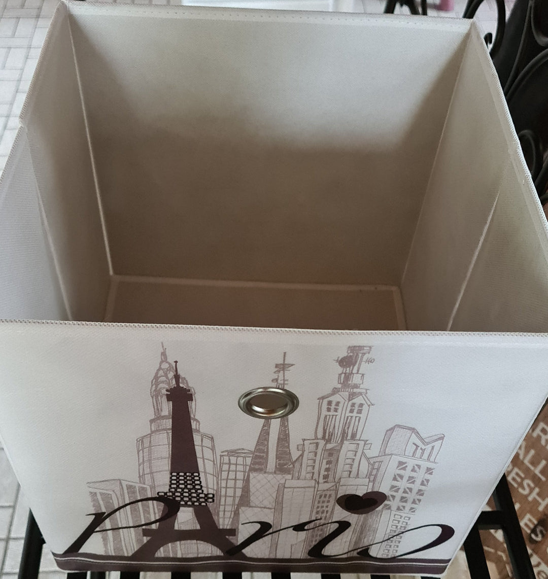 Aufbewahrungsbox  mit Metallöse" Paris"    ca. 32cm x32cm x32cm - British Moments