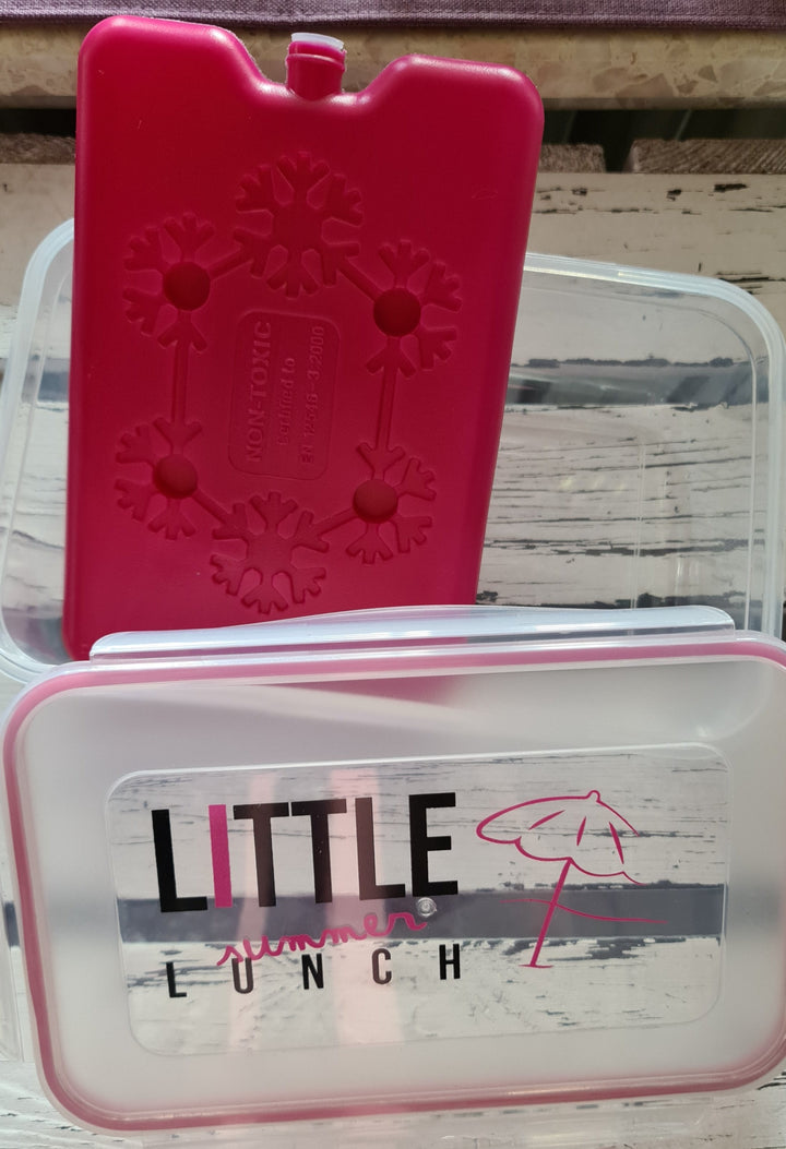 Lunchbox transparent mit Rand in pink . Beschriftung : "Little Summer Lunch" + Kühlakku"Perfekt für die Picknick-Zeit - British Moments